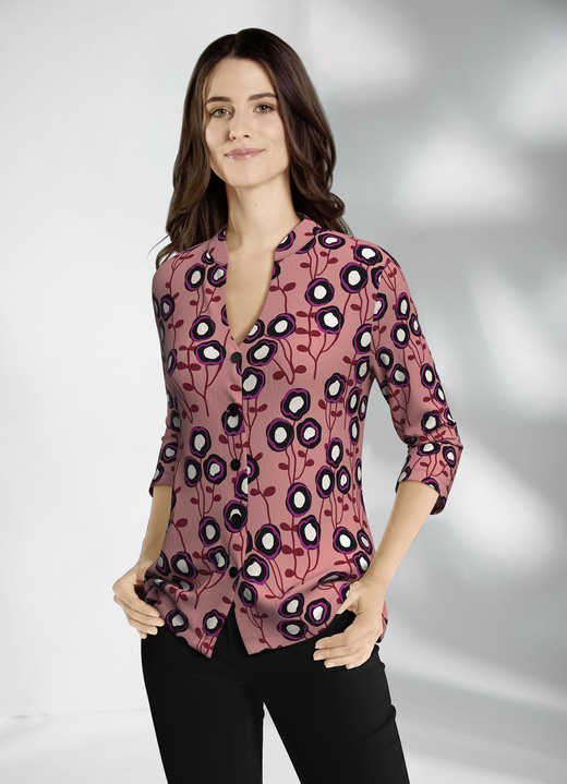 Blusen & Tuniken - Shirtbluse mit Stehkragen Blusen & Tuniken - Shirtbluse mit Stehkragen, in Größe 036 bis 052, in Farbe ROSENHOLZ-BUNT