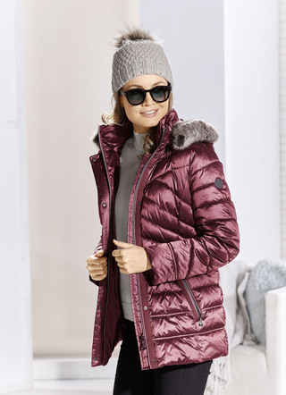 Jacke mit abnehmbarer Kapuze