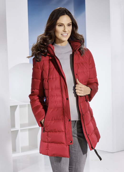 Kurz - Funktionsjacke mit abnehmbarer Kapuze Kurz - Funktionsjacke mit abnehmbarer Kapuze, in Größe 018 bis 052, in Farbe ROT