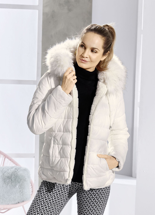 Winterjacken - Wendejacke mit fester Kapuze Winterjacken - Wendejacke mit fester Kapuze, in Größe 034 bis 050, in Farbe NATURWEISS
