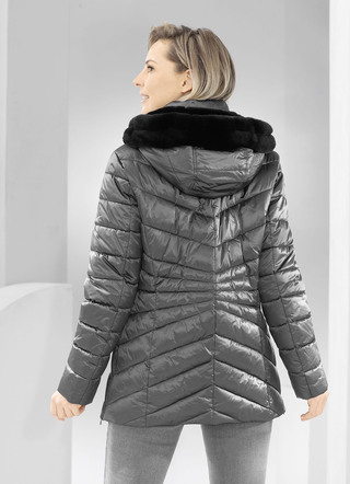 Jacke aus recycelten Fasern