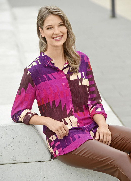 Blusen - Bluse mit farbbrillantem Druck, in Größe 036 bis 052, in Farbe FUCHSIA-LILA-SAND-BUNT Ansicht 1
