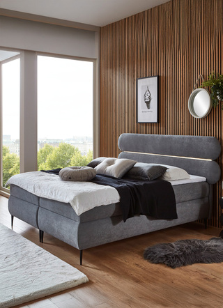 Boxspringbett mit LED-Beleuchtung und Topper