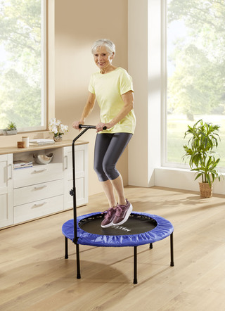 Trampolin mit höhenverstellbarer Griffstange