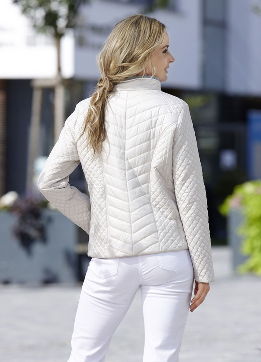 Kurz - Jacke mit Reißverschlusstaschen Kurz - Jacke mit Reißverschlusstaschen, in Größe 036 bis 052, in Farbe SAND