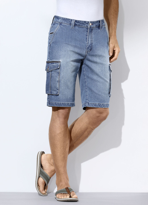 Shorts & Bermudas - Jeans-Bermudas mit Cargotaschen, in Größe 048 bis 060, in Farbe JEANSBLAU Ansicht 1