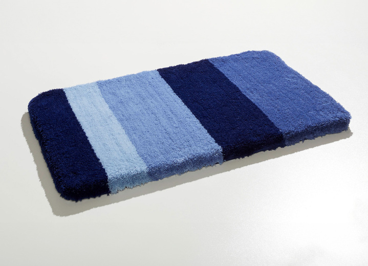 Kleine Wolke - Badganitur von Kleine Wolke, in Größe 100 (Vorleger halbrund, 50/ 80 cm) bis 112 (WC-Deckelbezug, 47/ 50 cm), in Farbe BLAU Ansicht 1