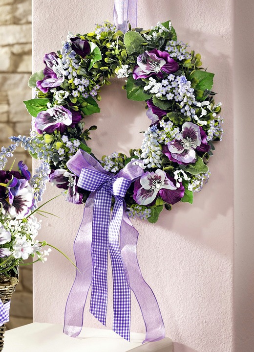 - Wandkranz mit Stiefmütterchen, in Farbe LILA