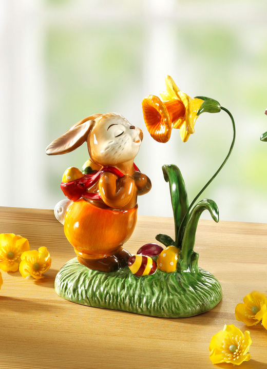 Oster-Goebel-Figuren - Hasen mit frühlingshafte Blumen aus Feinsteingut, in Farbe BRAUN, in Ausführung Hase mit Osterglocke Ansicht 1
