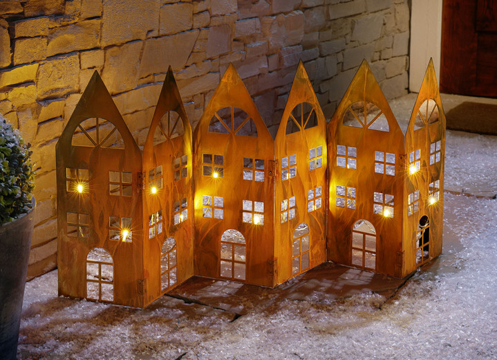 Winterlicher Garten - Häuser-Silhouette in Rostoptik mit integrierter Lichterkette, in Farbe ROST