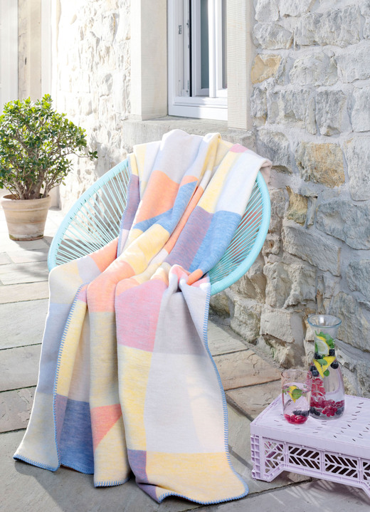 Decken - Kuschelig weiche Schlafdecke mit modernen Farbtönen, in Farbe MULTICOLOR Ansicht 1