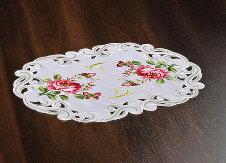 Tisch- und Raumdekoration mit Rosen-Motiven