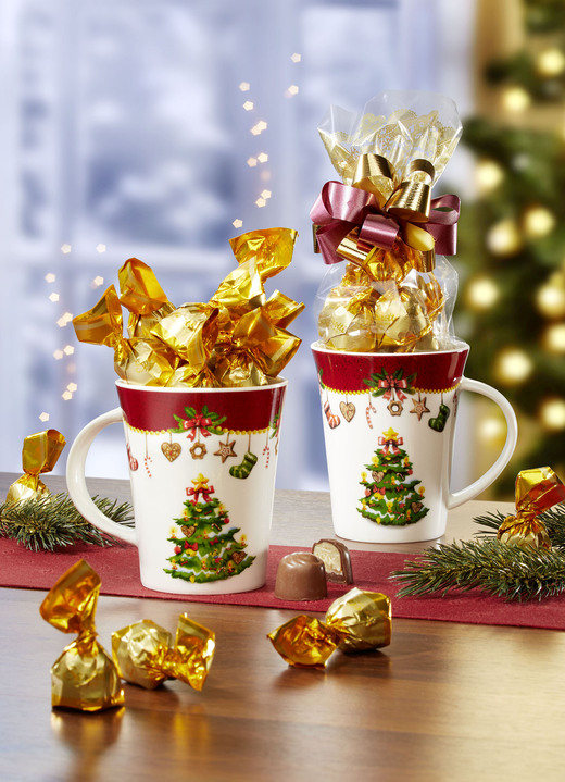 Weihnachtliche Geschenkideen - Kaffeebecher Christbaum mit süßer Füllung, in Farbe BUNT