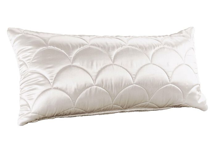 Edel gl&auml;nzende Tagesdecke und Kissenbez&uuml;ge mit Steppung in Muscheloptik CREME