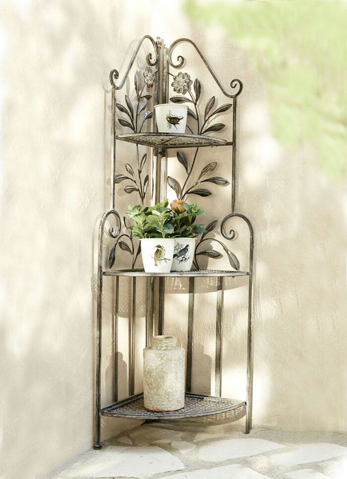 Wundersch&ouml;ne, verspielte Eisen-Regale 
