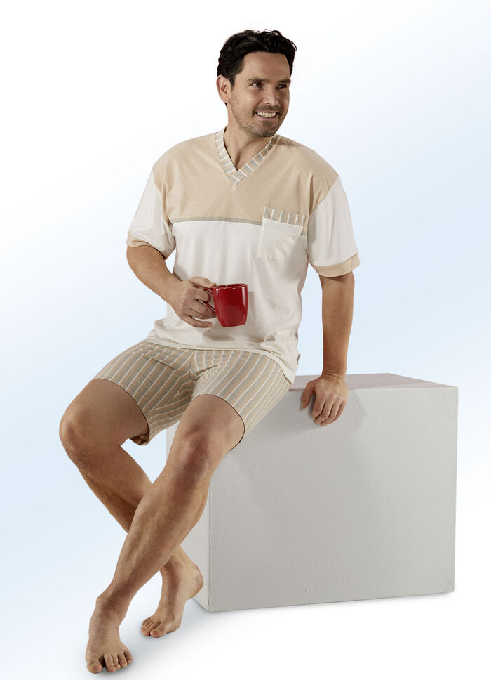 G&ouml;tting Shorty mit V-Auschnitt und Brusttasche, Naturfaser 