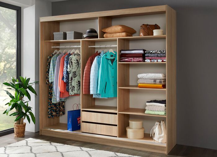 Durchdachter Schwebet&uuml;renschrank mit Spiegelfront 