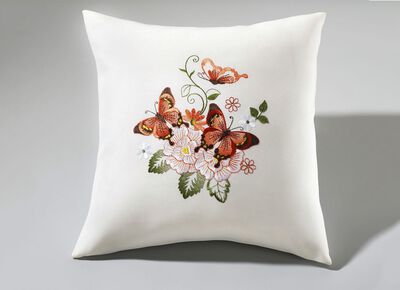 Elegant gestaltete Tisch- und Raumdekoration 