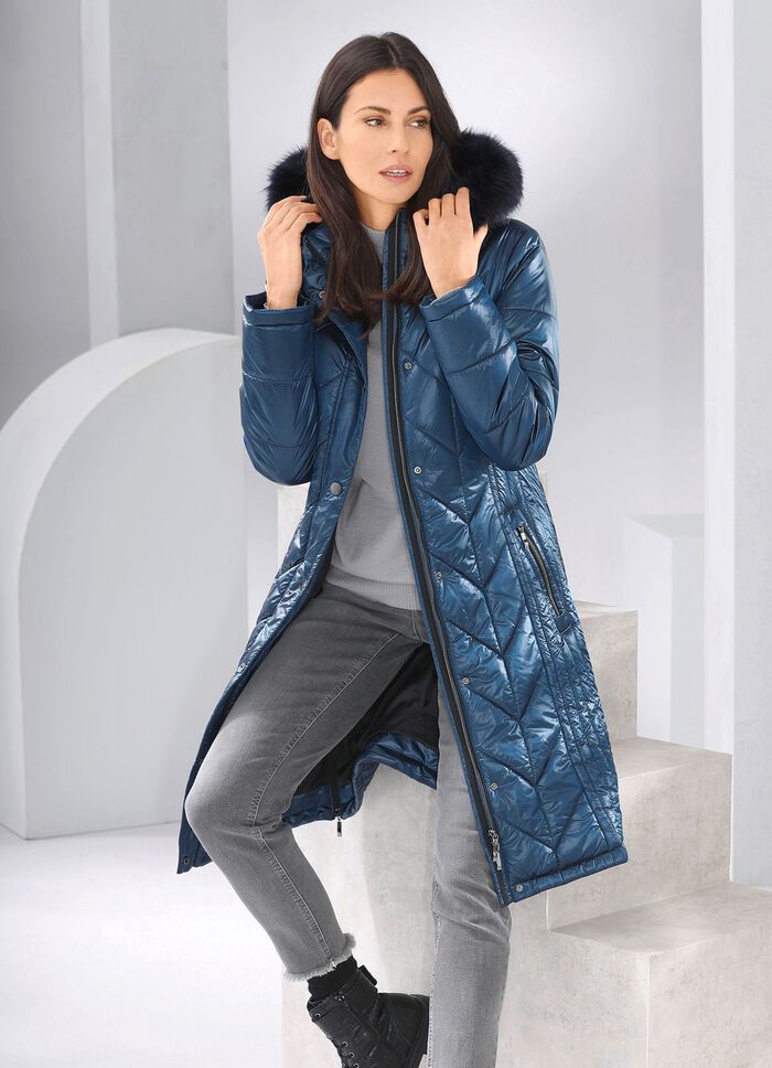 Mantel mit figurfreundlicher L&auml;ngssteppung AZURBLAU