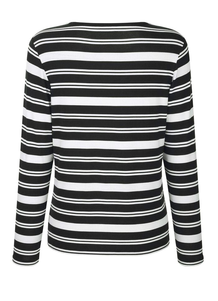 Shirt  mit roten Farbakzenten 