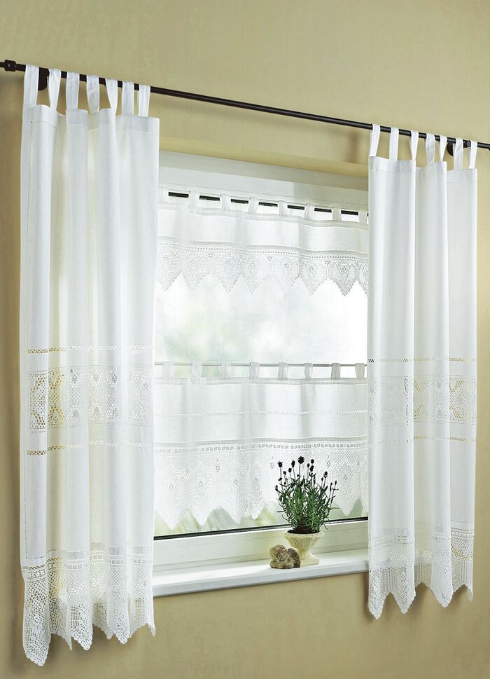 Fensterdekoration in H&auml;kel-Optik 