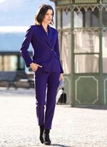 Hosenanzug in trendstarkem Aubergine 