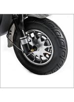 3-Rad Elektromobil im Stil eines Kompaktrollers 