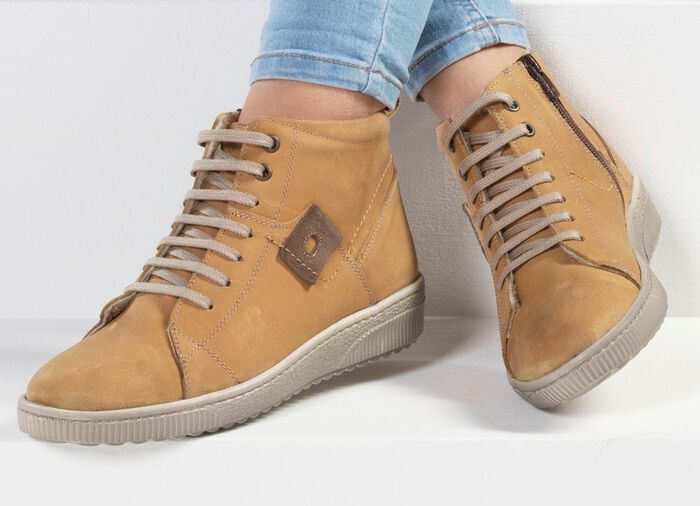 ELENA EDEN Schn&uuml;r-Bootie aus Nubukleder, mit Leder-Applikation 