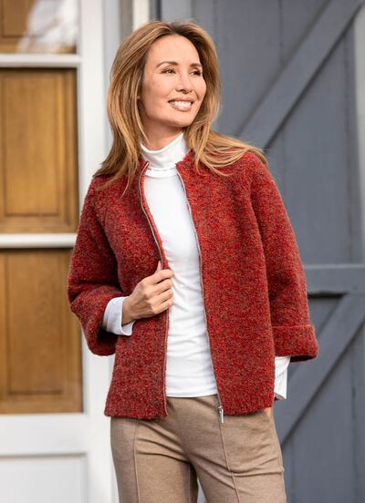 Strickjacke aus Bouclégarn 