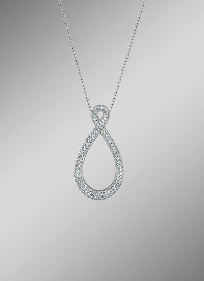 Strahlender Begleiter: Anh&auml;nger mit funkelnden Kristallen 