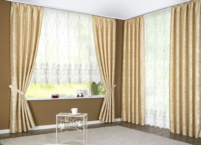 Fensterdekoration mit Universalschienenband 