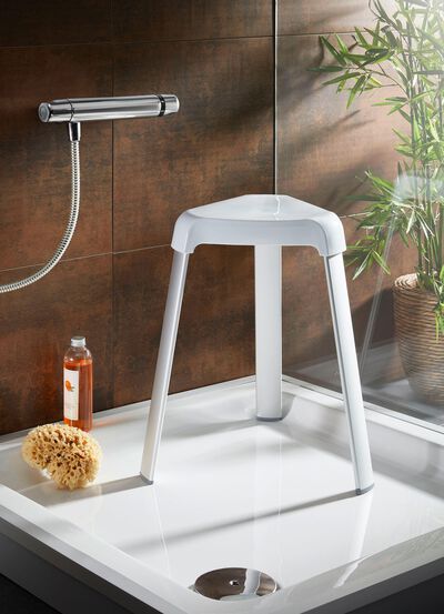 Platzsparender Dusch- und Badestuhl 