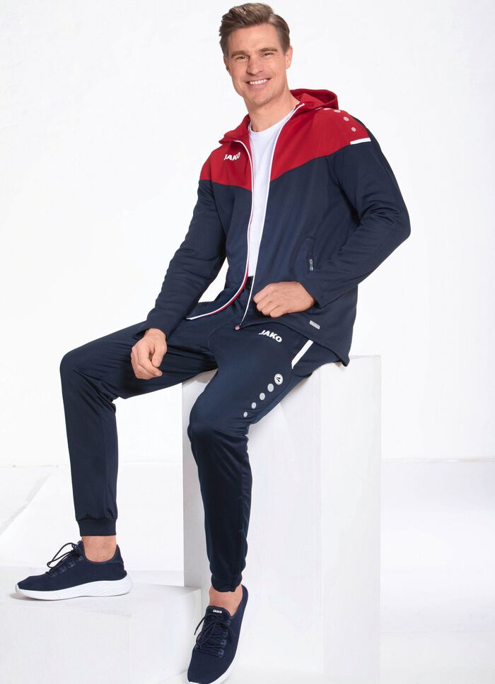 Freizeitanzug von &bdquo;Jako&ldquo; in 2 Farben MARINE-DUNKELROT
