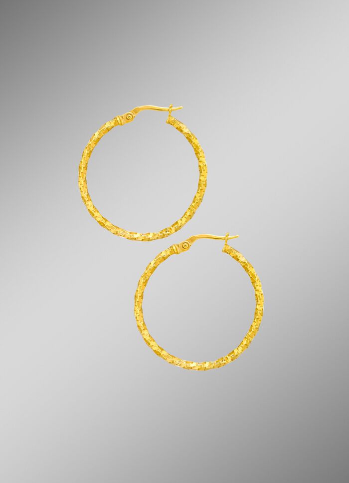 Gedrehte Creolen mit Struktur 