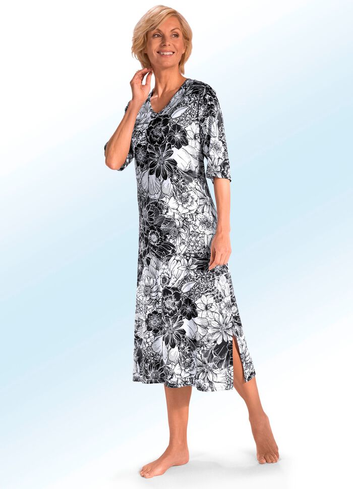 Hauskleid in wadenlanger Schlupfform 