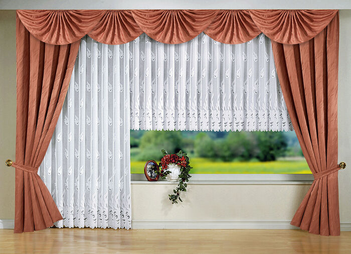 Hinrei&szlig;ender Blumenfenster-Store mit Universalschienenband 