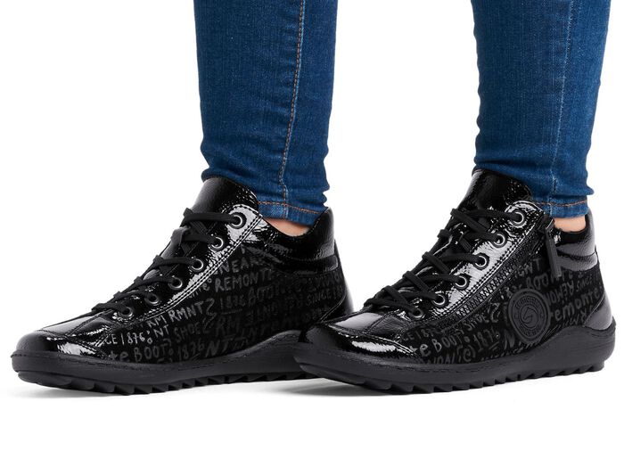 Remonte Schn&uuml;r-Bootie aus Crashlack SCHWARZ