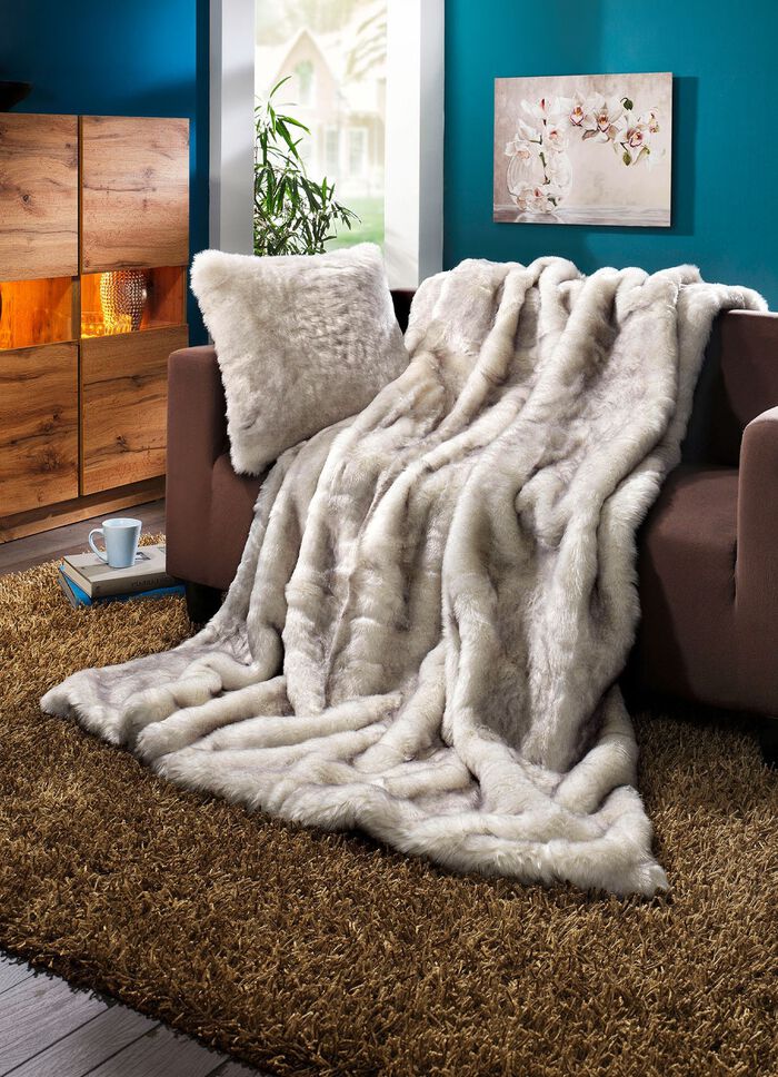 Wohn-Accessoires aus naturgetreuem Langhaar-Webpelz 