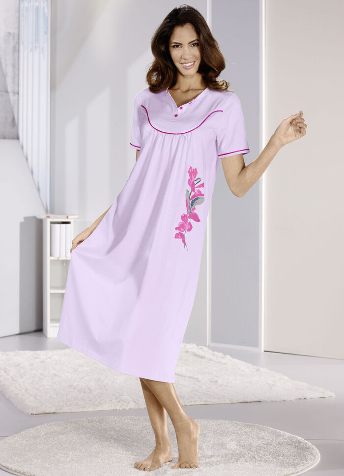 Wadenlanges Nachthemd mit Knopfleiste und kurzen &Auml;rmeln  FLIEDER