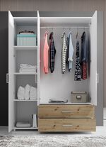 Moderne Kleiderschr&auml;nke mit viel Platz f&uuml;r Kleidung und Accessoires 