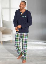 Schlafanzug mit Knopfleiste, aufgesetzter Brusttasche und Karodessin 