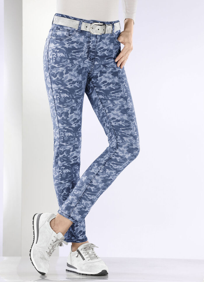 Jeans mit Camouflage-Dessinierung BLAU-HELLBLAU