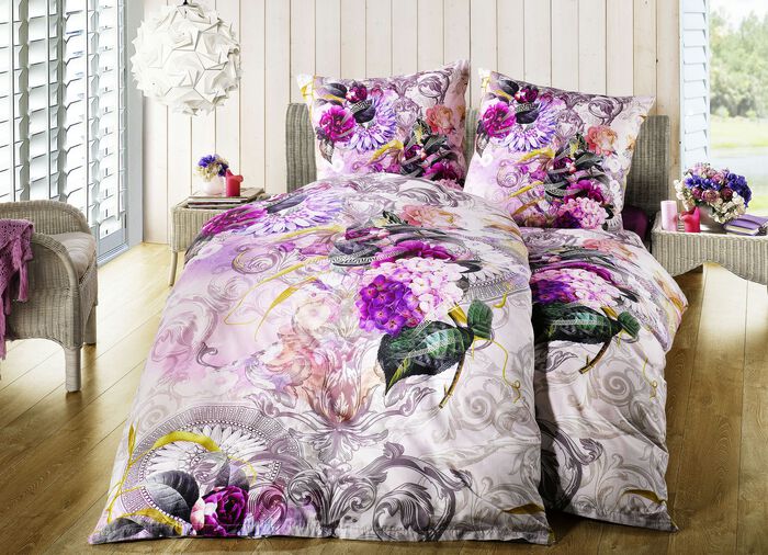 Beidseitig bedruckte Bettw&auml;sche-Garnitur mit Blumen 