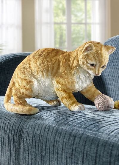 Katze mit Wollknäuel 