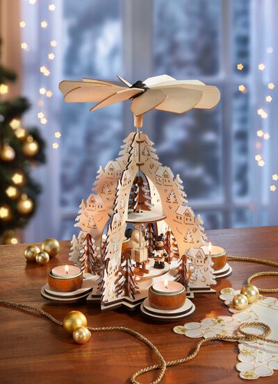 Tischpyramide aus Holz 