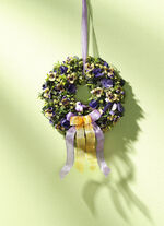 Wandkranz  aus Kunst- und Textilmaterial 