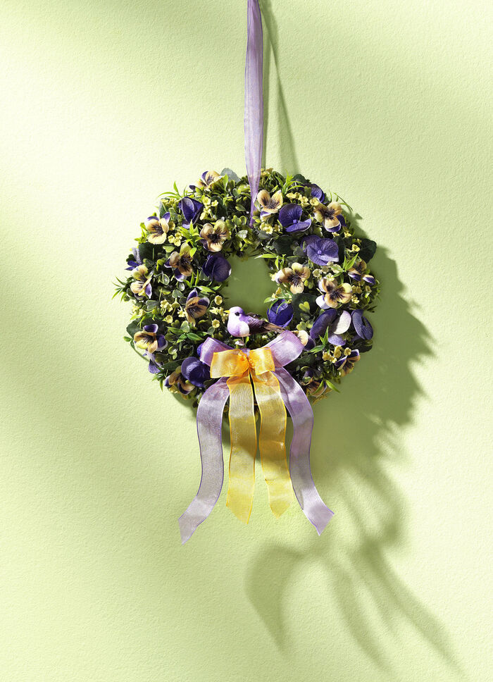 Wandkranz  aus Kunst- und Textilmaterial 