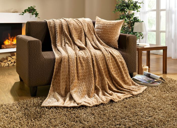 Wohndecken und Kissenbezug aus Mikrofaser-Flausch 