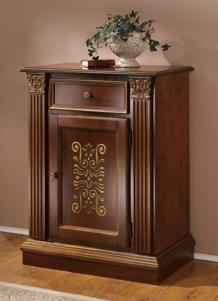 Hochwertige M&ouml;belserie mit aufwendigen Verzierungen 