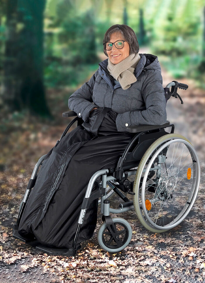 Rollstuhl-Wärmesack hält trocken und warm bei Schmuddelwetter 